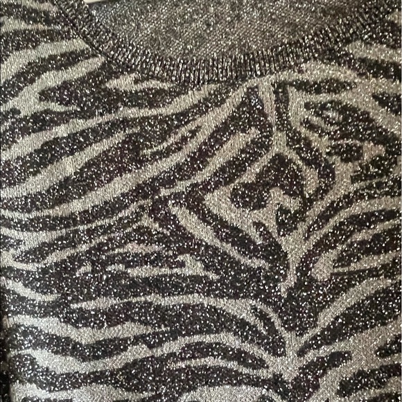 Express Metallic zebra ruched puff sleeve sweater - Picture 6 of 6